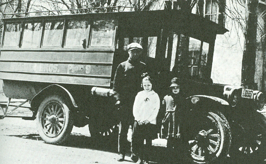 Hillmer's motorized bus service. Courtesy of the Oakville Historical Society