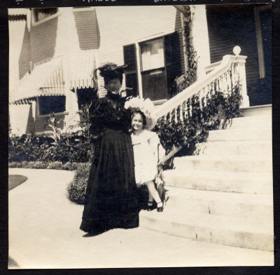 Emelda and Juliet Chisholm. Courtesy of the Oakville Museum